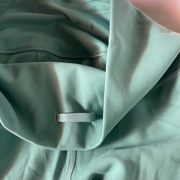 Lululemon | Wonder Train with Pockets - Picture 3 of 4